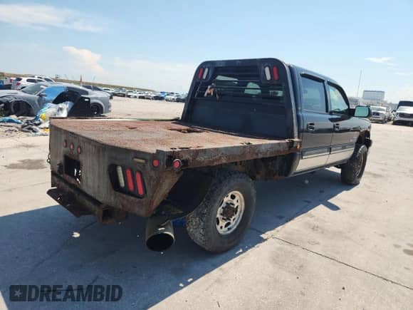 2004 Chevrolet Silverado 2500HD LS z VIN 1GCHK232X4F238186, wystawiony jako Copart lot #70664425 z przebiegiem Nie podano mil oraz Szkoda całkowita • Salvage title. Historia ofert i sprzedaży dostępna na DreamBid. Obrazek 3.