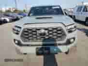 2022 Toyota Tacoma SR5 z VIN 3TYDZ5BNXNT015367, wystawiony jako Copart lot #68380495 z przebiegiem 46 301 mil mil oraz Szkoda całkowita • Salvage title. Historia ofert i sprzedaży dostępna na DreamBid. Obrazek 5.