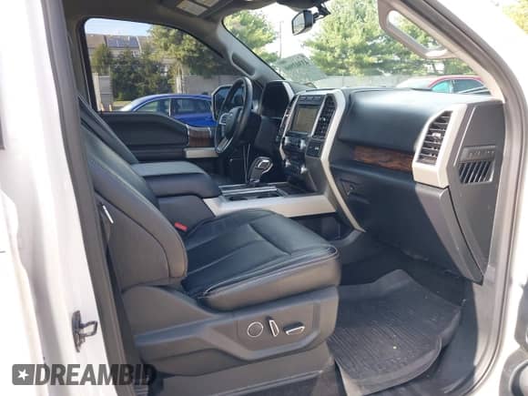 2018 Ford F-150 XL z VIN 1FTEW1EG2JKF48815, wystawiony jako IAAI lot #43303966 z przebiegiem 125 913 mil mil oraz . Historia ofert i sprzedaży dostępna na DreamBid. Obrazek 5.