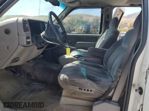 1999 Chevrolet Tahoe z VIN 1GNEK13R2XJ394497, wystawiony jako Copart lot #70934975 z przebiegiem 315 294 mil mil oraz Szkoda całkowita • Salvage title. Historia ofert i sprzedaży dostępna na DreamBid. Obrazek 7.