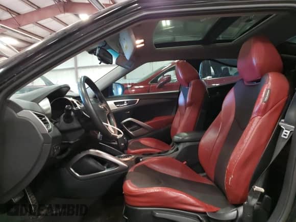 2012 Hyundai Veloster w/Gray Int z VIN KMHTC6AD3CU052773, wystawiony jako Copart lot #70096015 z przebiegiem 154 233 mil mil oraz Czysty tytuł • Clean title. Historia ofert i sprzedaży dostępna na DreamBid. Obrazek 7.