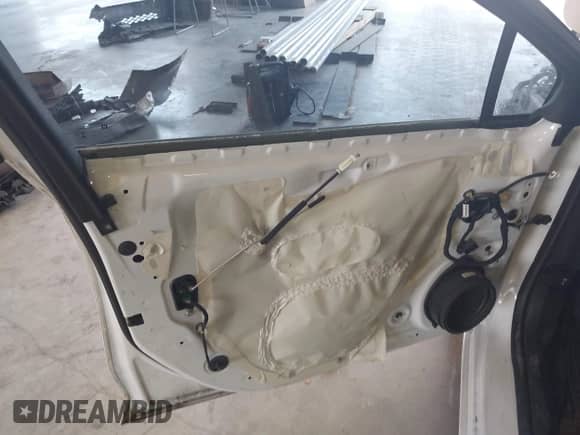 2017 Chevrolet Cruze Premier z VIN 3G1BF6SM0HS603053, wystawiony jako IAAI lot #42439222 z przebiegiem Nie podano mil oraz . Historia ofert i sprzedaży dostępna na DreamBid. Obrazek 18.