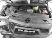 2020 Ram 1500 Rebel z VIN 1C6SRFLT7LN137992, wystawiony jako Copart lot #86550465 z przebiegiem 45 615 mil mil oraz Czysty tytuł • Clean title. Historia ofert i sprzedaży dostępna na DreamBid. Obrazek 11.