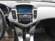 2014 Chevrolet Cruze LS z VIN 1G1PA5SG5E7279519, wystawiony jako IAAI lot #43456106 z przebiegiem 142 862 mil mil oraz . Historia ofert i sprzedaży dostępna na DreamBid. Obrazek 15.