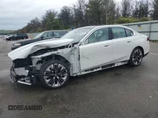2024 BMW 5 Series 530i xDrive с VIN WBA53FJ05RCP95117, выставлен на аукционе Copart как лот 56534135 с пробегом 14 831 миль миль и Списание • Salvage title. История ставок и продаж доступна на DreamBid. Изображение 1.