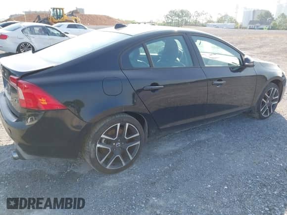 2017 Volvo S60 Dynamic с VIN YV126MFL4H2433816, выставлен на аукционе IAAI как лот 41924157 с пробегом 80 000 миль миль и . История ставок и продаж доступна на DreamBid. Изображение 4.