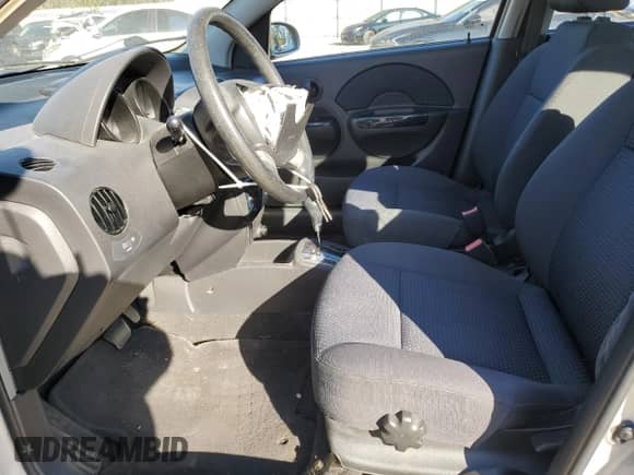 2006 Chevrolet Aveo LS z VIN KL1TD666X6B628457, wystawiony jako Copart lot #82112454 z przebiegiem 85 616 mil mil oraz Szkoda całkowita • Salvage title. Historia ofert i sprzedaży dostępna na DreamBid. Obrazek 8.