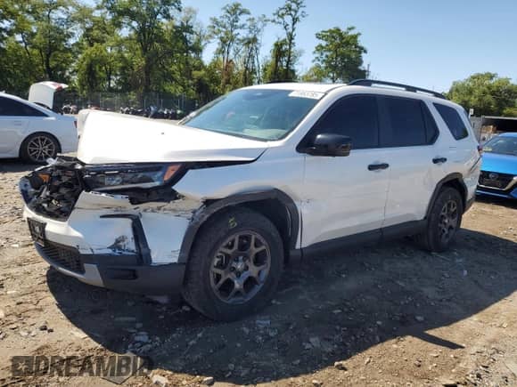 2023 Honda Pilot TrailSport with VIN 5FNYG1H68PB048872, listed as a Copart auction lot 71953785 with 24,062 mi miles and Salvage title. Bid and sale history available at DreamBid. Image 1.