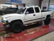 2001 Chevrolet Silverado 1500 LS z VIN 1GCEK19VX1E208377, wystawiony jako Copart lot #83016454 z przebiegiem 104 764 mil mil oraz Szkoda całkowita • Salvage title. Historia ofert i sprzedaży dostępna na DreamBid. Obrazek 1.