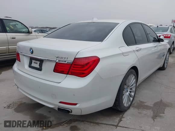 2010 BMW 7 Series 750i xDrive z VIN WBAKC6C52AC393670, wystawiony jako IAAI lot #41752214 z przebiegiem 154 835 mil mil oraz . Historia ofert i sprzedaży dostępna na DreamBid. Obrazek 4.