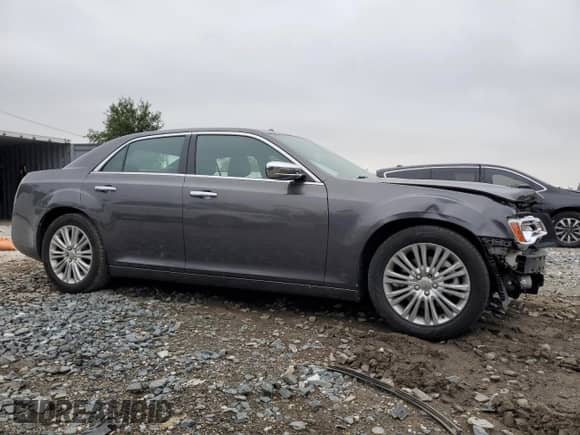 2013 Chrysler 300 C с VIN 2C3CCAKG5DH683064, выставлен на аукционе Copart как лот 61849525 с пробегом 114 692 миль миль и Списание • Salvage title. История ставок и продаж доступна на DreamBid. Изображение 4.