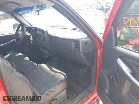 2000 Chevrolet Silverado 1500 LS with VIN 1GCEC14W0YZ154863, listed as a IAAI auction lot 42434909 with 205,767 mi miles and . Bid and sale history available at DreamBid. Image 5.