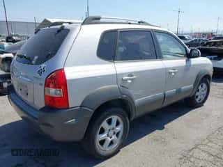 2005 Hyundai Tucson GLS z VIN KM8JN12D75U157757, wystawiony jako IAAI lot #42407463 z przebiegiem 108 457 mil mil oraz . Historia ofert i sprzedaży dostępna na DreamBid. Obrazek 4.