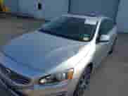 2018 Volvo S60 Inscription z VIN LYV402TK4JB177410, wystawiony jako IAAI lot #41807670 z przebiegiem 52 454 mil mil oraz . Historia ofert i sprzedaży dostępna na DreamBid. Obrazek 6.