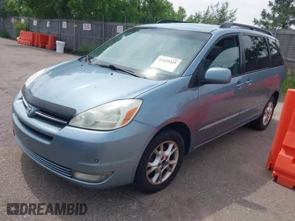 2005 Toyota Sienna XLE z VIN 5TDBA22C15S043162, wystawiony jako IAAI lot #42429225 z przebiegiem 224 290 mil mil oraz . Historia ofert i sprzedaży dostępna na DreamBid. Obrazek 2.