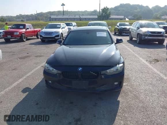 2015 BMW 3 Series 320i xDrive z VIN WBA3C3G56FNT51902, wystawiony jako IAAI lot #43152629 z przebiegiem 154 591 mil mil oraz . Historia ofert i sprzedaży dostępna na DreamBid. Obrazek 12.