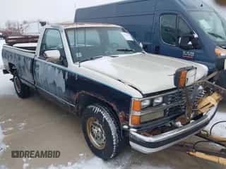 1989 Chevrolet Silverado 2500 z VIN 1GCFK24K7KE257366, wystawiony jako IAAI lot #41518146 z przebiegiem 862 155 mil mil oraz . Historia ofert i sprzedaży dostępna na DreamBid. Obrazek 6.
