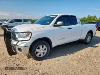 2010 Toyota Tundra with VIN 5TFRM5F15AX018365, listed as a Copart auction lot 71250635 with 273,068 mi miles and Clean title. Bid and sale history available at DreamBid. Image 1.