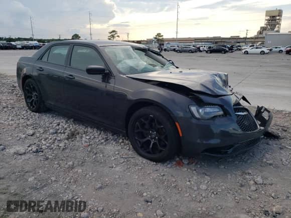 2019 Chrysler 300 Touring L с VIN 2C3CCAAG0KH694052, выставлен на аукционе Copart как лот 68475144 с пробегом Не указан миль и Списание • Salvage title. История ставок и продаж доступна на DreamBid. Изображение 4.