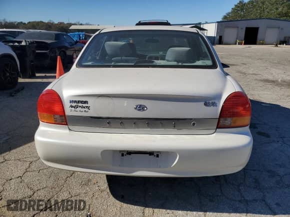 2001 Hyundai Sonata GLS z VIN KMHWF35V11A474934, wystawiony jako Copart lot #83633174 z przebiegiem 127 176 mil mil oraz Czysty tytuł • Clean title. Historia ofert i sprzedaży dostępna na DreamBid. Obrazek 6.