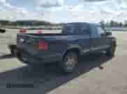 2002 Chevrolet S-10 LS z VIN 1GCDT19WX28174488, wystawiony jako Copart lot #71687235 z przebiegiem 131 363 mil mil oraz Czysty tytuł • Clean title. Historia ofert i sprzedaży dostępna na DreamBid. Obrazek 3.
