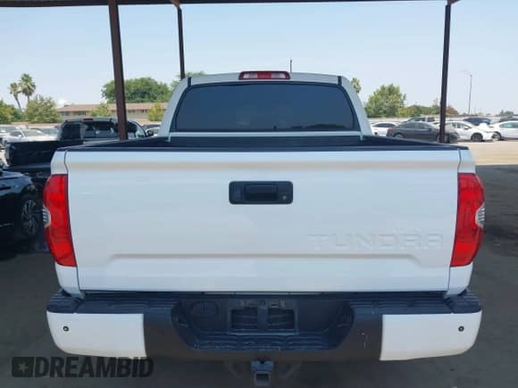 2017 Toyota Tundra SR5 z VIN 5TFDY5F10HX601399, wystawiony jako IAAI lot #42736642 z przebiegiem 117 423 mil mil oraz . Historia ofert i sprzedaży dostępna na DreamBid. Obrazek 16.