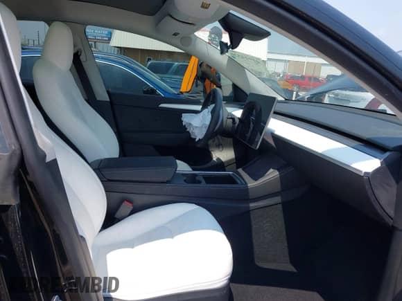 2024 Tesla Model Y с VIN 7SAYGDED4RF104056, выставлен на аукционе IAAI как лот 42924338 с пробегом 13 466 миль миль и . История ставок и продаж доступна на DreamBid. Изображение 5.
