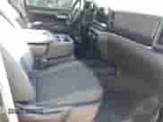 2023 Chevrolet Silverado 1500 LT z VIN 1GCPDDEK9PZ238990, wystawiony jako IAAI lot #43445604 z przebiegiem 44 284 mil mil oraz . Historia ofert i sprzedaży dostępna na DreamBid. Obrazek 5.