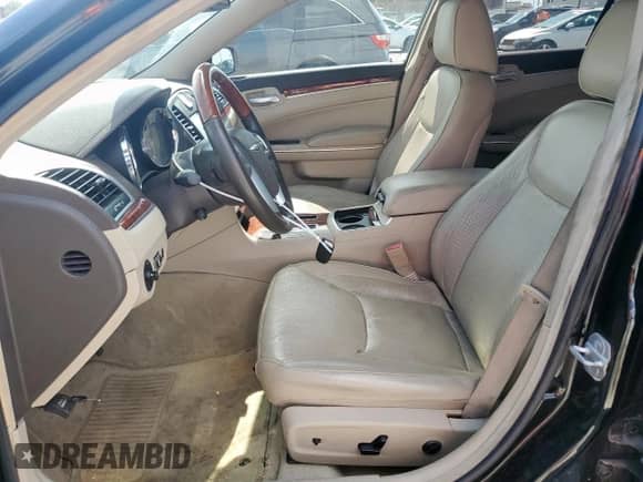 2011 Chrysler 300 C с VIN 2C3CA6CT4BH594422, выставлен на аукционе Copart как лот 61682705 с пробегом Не указан миль и Списание • Salvage title. История ставок и продаж доступна на DreamBid. Изображение 7.