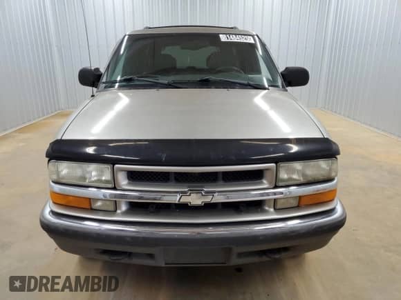 2000 Chevrolet Blazer LT with VIN 1GNDT13W7Y2171060, listed as a Copart auction lot 81484525 with 226,630 mi miles and Clean title. Bid and sale history available at DreamBid. Image 5.