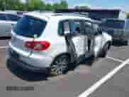 2010 Volkswagen Tiguan с VIN WVGAV9AX0AW510512, выставлен на аукционе IAAI как лот 42532527 с пробегом 193 910 миль миль и . История ставок и продаж доступна на DreamBid. Изображение 4.