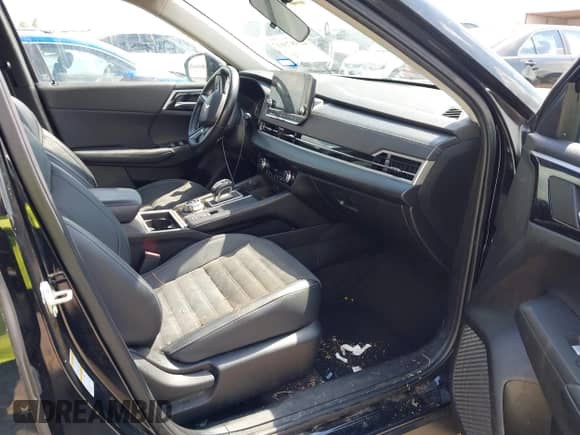 2024 Mitsubishi Outlander SE z VIN JA4J3VA81RZ012612, wystawiony jako IAAI lot #42987561 z przebiegiem 35 220 mil mil oraz . Historia ofert i sprzedaży dostępna na DreamBid. Obrazek 5.