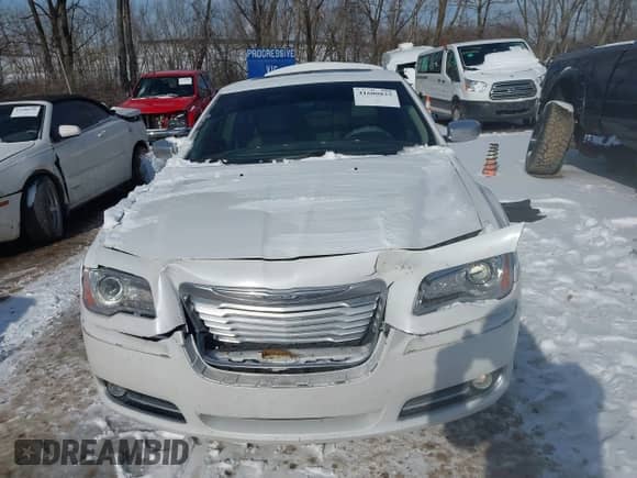 2012 Chrysler 300 C Luxury Series z VIN 2C3CCAPT5CH253894, wystawiony jako IAAI lot #41600825 z przebiegiem 123 357 mil mil oraz . Historia ofert i sprzedaży dostępna na DreamBid. Obrazek 12.