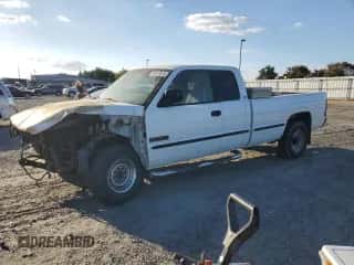 1999 Dodge 2500 с VIN 1B7KC2362XJ593196, выставлен на аукционе Copart как лот 86147875 с пробегом Не указан миль и Списание • Salvage title. История ставок и продаж доступна на DreamBid. Изображение 1.
