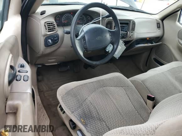 2000 Ford F-150 XL z VIN 1FTRX17L2YNA44461, wystawiony jako Copart lot #84027265 z przebiegiem Nie podano mil oraz Czysty tytuł • Clean title. Historia ofert i sprzedaży dostępna na DreamBid. Obrazek 8.