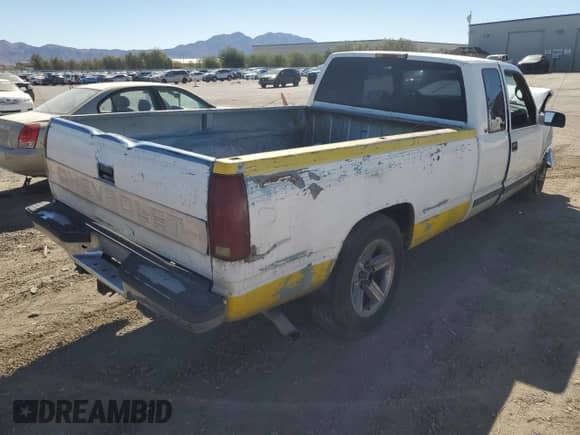 1996 Chevrolet Silverado 1500 with VIN 1GCEC19R0TE110221, listed as a Copart auction lot 80949385 with 566,496 mi miles and Non repairable. Bid and sale history available at DreamBid. Image 3.