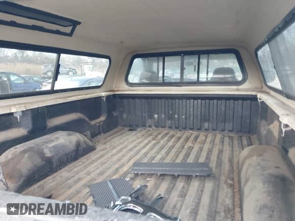 1998 Dodge 1500 z VIN 3B7HF16Z9WM220840, wystawiony jako IAAI lot #41595328 z przebiegiem 199 281 mil mil oraz . Historia ofert i sprzedaży dostępna na DreamBid. Obrazek 8.