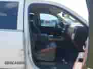 2015 Chevrolet Silverado 2500HD High Country z VIN 1GC1KXE8XFF592342, wystawiony jako IAAI lot #43199637 z przebiegiem 239 985 mil mil oraz . Historia ofert i sprzedaży dostępna na DreamBid. Obrazek 5.