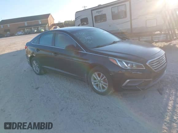 2016 Hyundai Sonata SE z VIN 5NPE24AF8GH320139, wystawiony jako IAAI lot #43309345 z przebiegiem 146 990 mil mil oraz . Historia ofert i sprzedaży dostępna na DreamBid. Obrazek 1.