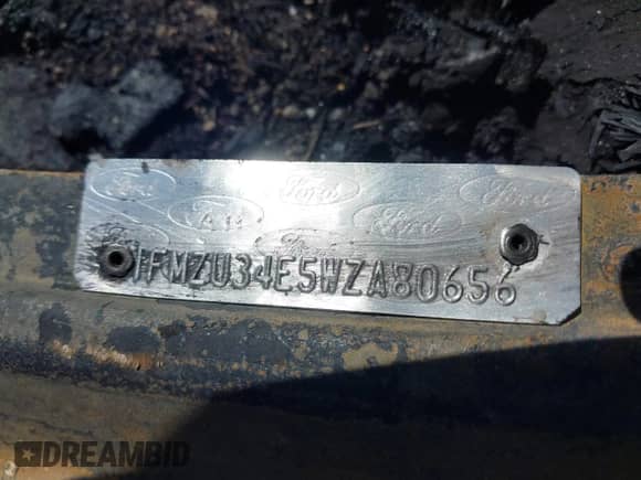 1998 Ford Explorer XL z VIN 1FMZU34E5WZA80656, wystawiony jako IAAI lot #42776117 z przebiegiem Nie podano mil oraz . Historia ofert i sprzedaży dostępna na DreamBid. Obrazek 9.