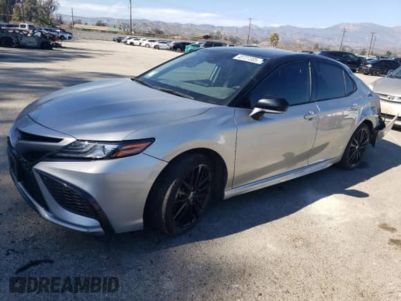 2022 Toyota Camry Hybrid XSE с VIN 4T1K31AK0NU044226, выставлен на аукционе Copart как лот 45727205 с пробегом 59 879 миль миль и Списание • Salvage title. История ставок и продаж доступна на DreamBid. Изображение 1.