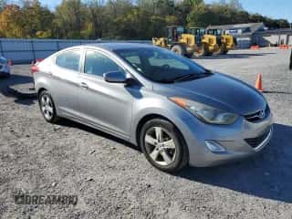 2013 Hyundai Elantra GLS z VIN KMHDH4AEXDU924743, wystawiony jako Copart lot #82546945 z przebiegiem 79 408 mil mil oraz Szkoda całkowita • Salvage title. Historia ofert i sprzedaży dostępna na DreamBid. Obrazek 4.