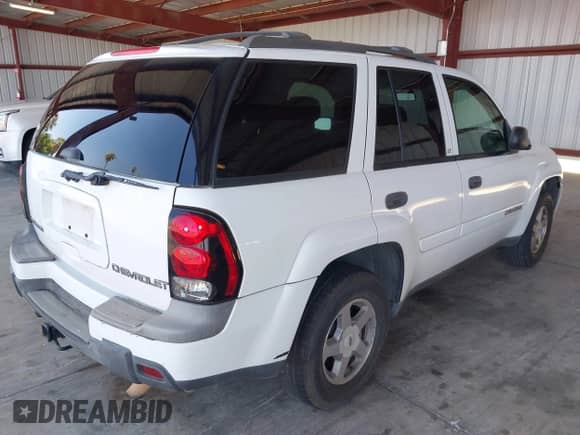 2003 Chevrolet TrailBlazer LT z VIN 1GNDS13S832185042, wystawiony jako IAAI lot #42636941 z przebiegiem 164 059 mil mil oraz . Historia ofert i sprzedaży dostępna na DreamBid. Obrazek 4.