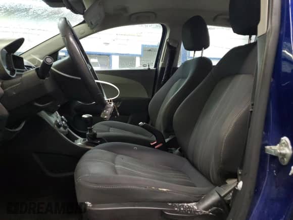 2014 Chevrolet Sonic LT z VIN 1G1JD6SB6E4208547, wystawiony jako Copart lot #45384325 z przebiegiem 111 973 mil mil oraz Szkoda całkowita • Salvage title. Historia ofert i sprzedaży dostępna na DreamBid. Obrazek 7.