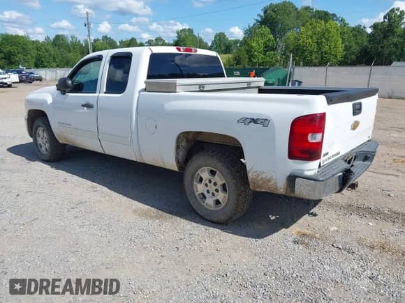2012 Chevrolet Silverado 1500 LS z VIN 1GCRKREAXCZ307540, wystawiony jako IAAI lot #42354674 z przebiegiem 174 551 mil mil oraz . Historia ofert i sprzedaży dostępna na DreamBid. Obrazek 3.