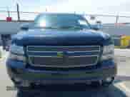 2013 Chevrolet Tahoe LTZ z VIN 1GNSKCE03DR110465, wystawiony jako IAAI lot #42886751 z przebiegiem 190 183 mil mil oraz . Historia ofert i sprzedaży dostępna na DreamBid. Obrazek 12.