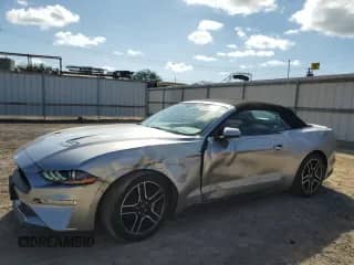 2020 Ford Mustang EcoBoost Premium z VIN 1FATP8UHXL5120750, wystawiony jako Copart lot #67650135 z przebiegiem 73 945 mil mil oraz Szkoda całkowita • Salvage title. Historia ofert i sprzedaży dostępna na DreamBid. Obrazek 1.
