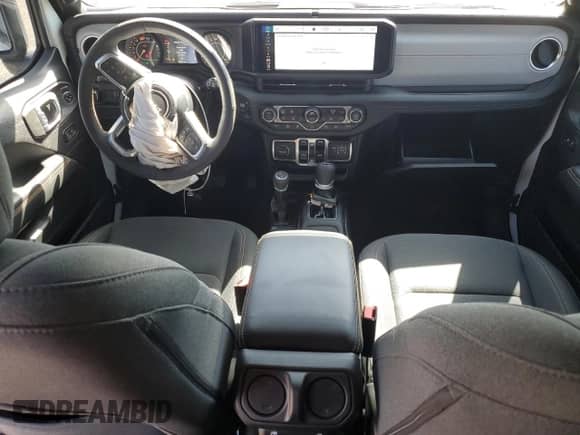 2024 Jeep Wrangler Sahara с VIN 1C4PJXEN7RW297948, выставлен на аукционе Copart как лот 54656795 с пробегом 12 292 миль миль и Списание • Salvage title. История ставок и продаж доступна на DreamBid. Изображение 8.