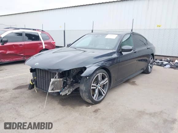 2019 BMW 7 Series 750i z VIN WBA7F0C50KGM26010, wystawiony jako IAAI lot #42188421 z przebiegiem 71 576 mil mil oraz . Historia ofert i sprzedaży dostępna na DreamBid. Obrazek 2.