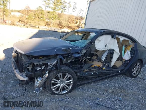 2009 Hyundai Genesis with VIN KMHGC46F49U044819, listed as a IAAI auction lot 40772396 with Not provided miles and . Bid and sale history available at DreamBid. Image 6.